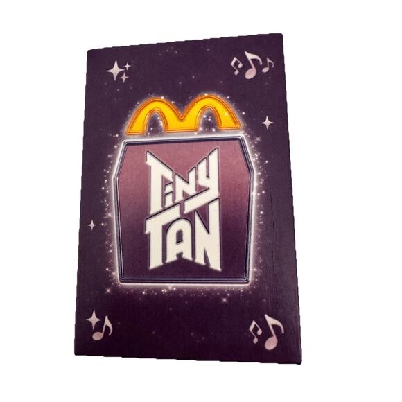 McDonald's x BTS - TINYTAN Happy Meal "V/Taehyung" (Throwback Edition) Toy - Picture 7 of 14